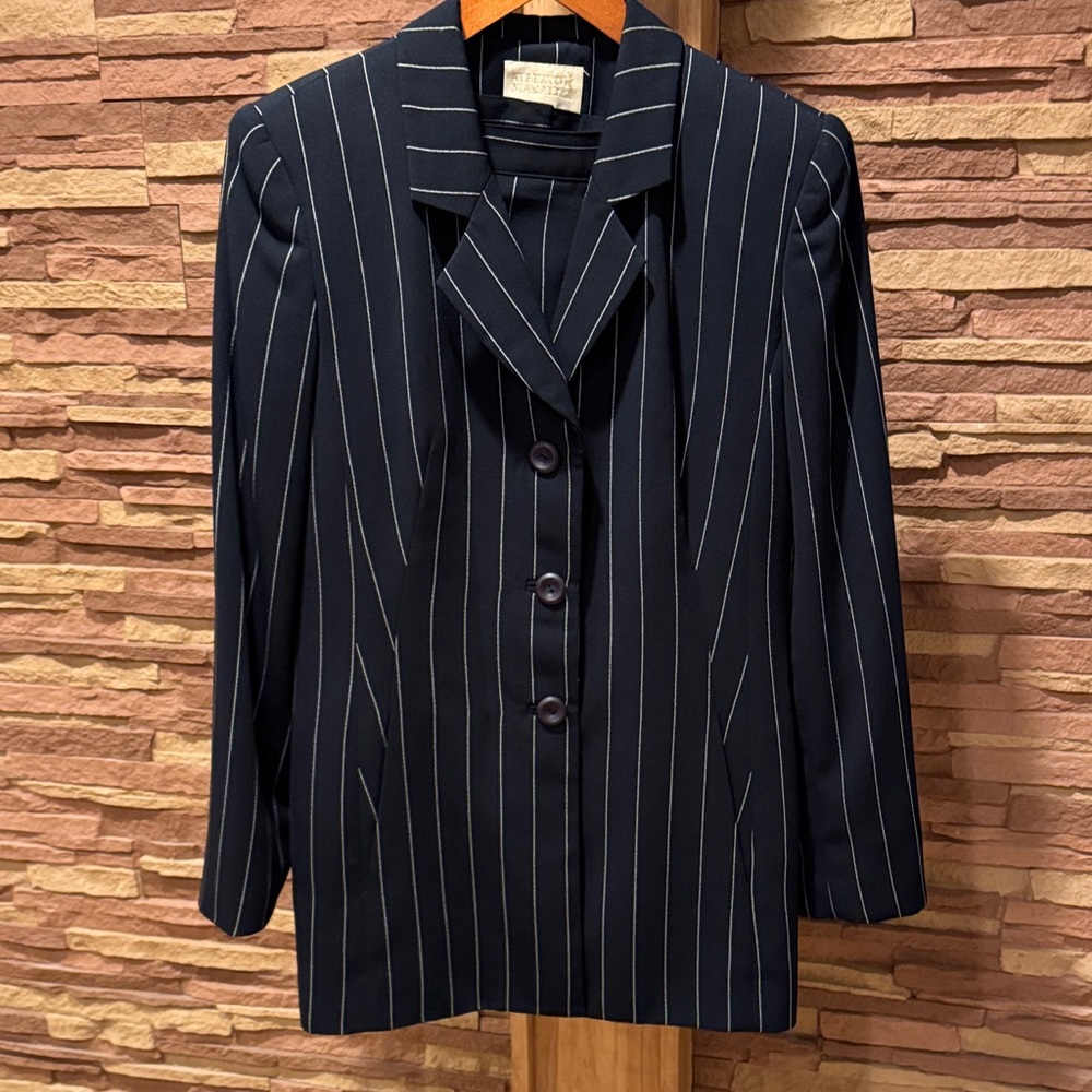 ALBERTO MAKALI Elegant Black Pinstripe Women's Blazer with Mini Skirt - Picture 11 of 14
